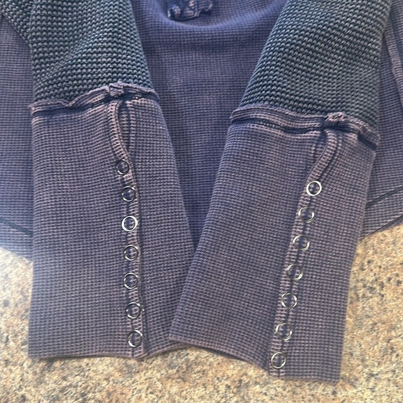 Oli & Hali Button Front Henley Top Long Sleeves Navy Womens Size Medium - Picture 13 of 15